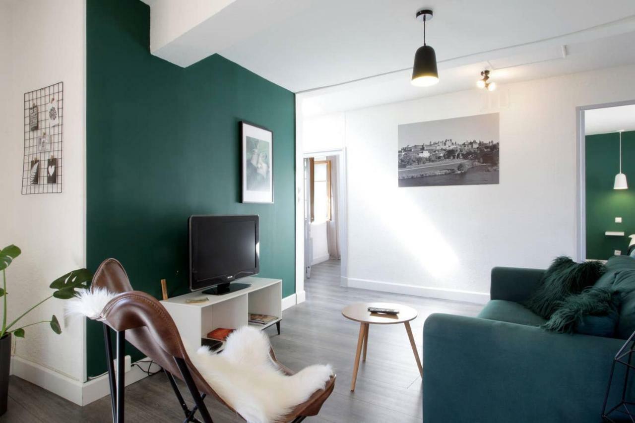 Appartamento Les De Laure - L'or Vert, Avec Vue Sur Le Chateau, Parking Prive, Climatisation, Netflix, A 160 M De La Cite Medievale *